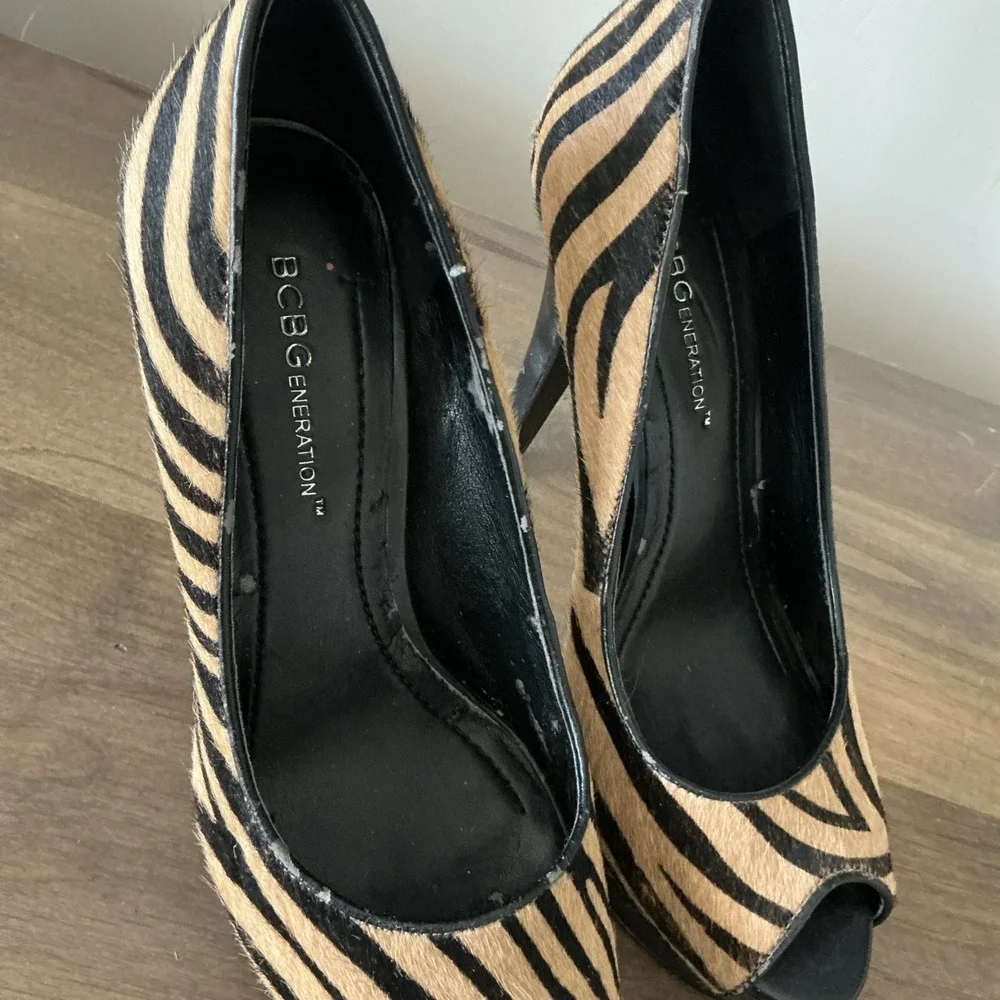 Bcbgeneration Faux Fur Tiger Stripe‎  Peep toe Heels Sz 7